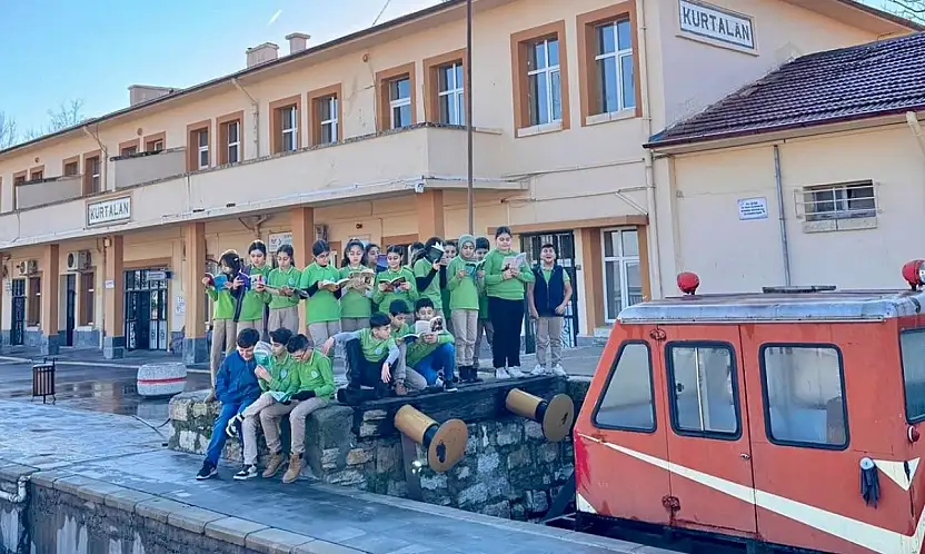 Siirt'te ''Geleceğe Sayfa Çeviriyor'' Projesi Kapsamında Kurtalan'da Kitap Okuma Etkinliği