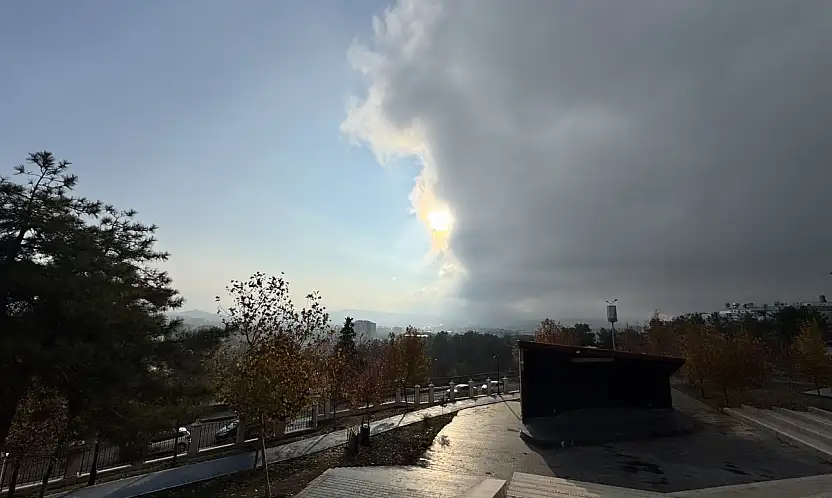 Siirt'te Gökyüzü İkiye Bölündü! O Anlar Artı Siirt Kamerasında