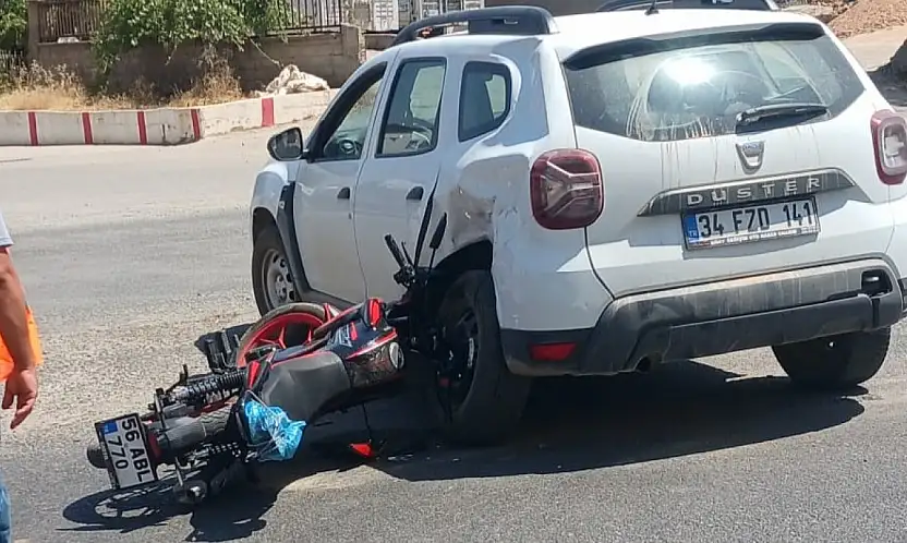 Siirt'te Otomobil ile Motosiklet Çarpıştı: 1 Yaralı