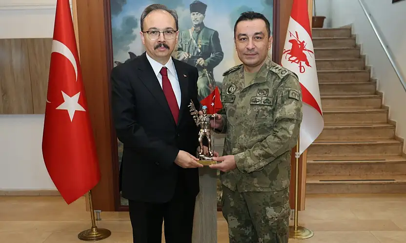 Siirt'te huzur ve güvenlik çalışmaları: 3. Tugay Komutanı'ndan Vali Kızılkaya'ya kapsamlı brifing