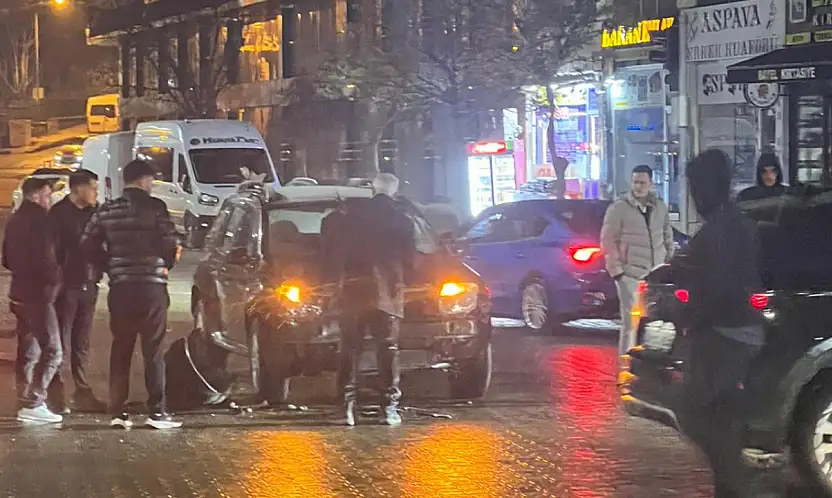 Siirt'te iki araç çarpıştı