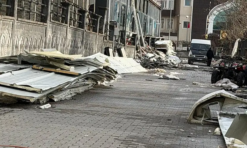 Siirt'te İşlek Cadde Uzun Süredir Temizlenmiyor