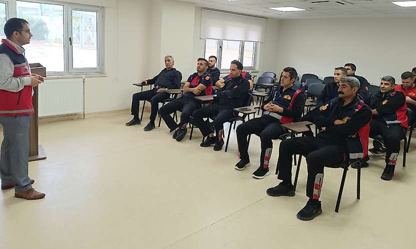 Siirt'te İtfaiye Ekiplerine Aile Bağlarını Güçlendirme Eğitimi