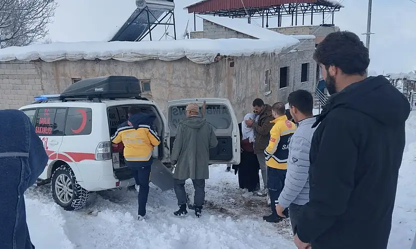Siirt'te Kar Engeline Rağmen Acil Müdahale: İç Kanama Geçiren Hasta Kurtarıldı
