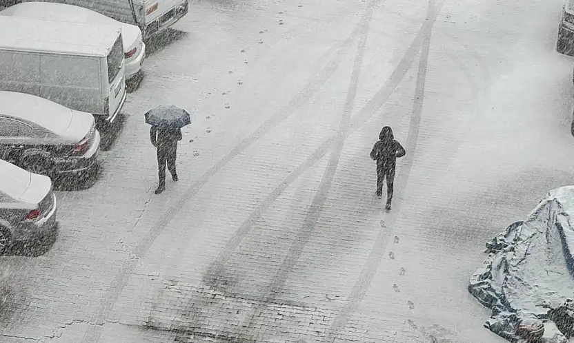 Siirt'te Kar Yağışı Etkili Oluyor: Okulların Tatil Edilmesi Masaya Yatırılmalı