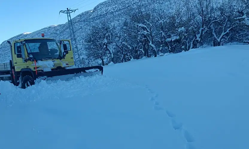 Siirt'te kar yağışı ulaşımı felç etti: 234 yerleşim yerine ulaşım sağlanamıyor