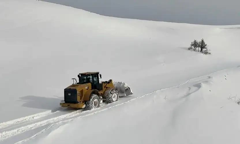 Siirt'te karla mücadele sürüyor: 162 köy yolundan 146'sı ulaşıma açıldı