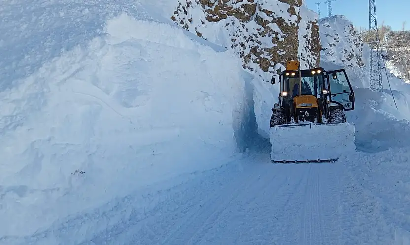 Siirt'te Karla Mücadelede Kırsal Tablo Belli Oldu: Kaç Araç, Kaç Personel Sahada?