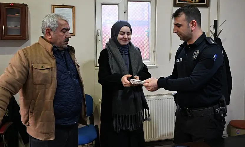 Siirt'te Kaybolan ve İçinde 10 Bin Lira Olan Çantayı Hamallık Yapan Mehmet Emin Aktaş Sahibine Ulaştırdı