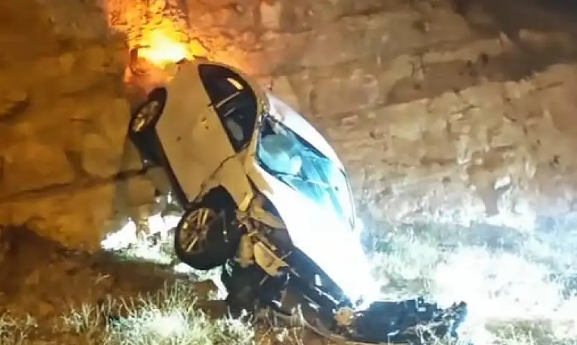 Siirt'te Kayganlaşan Yolda Kontrolden Çıkan Otomobil Devrildi: 1 Yaralı