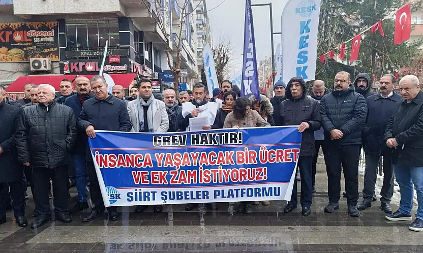 Siirt'te KESK'e bağlı kamu emekçileri iş bıraktı, maaş bordroları yakıldı