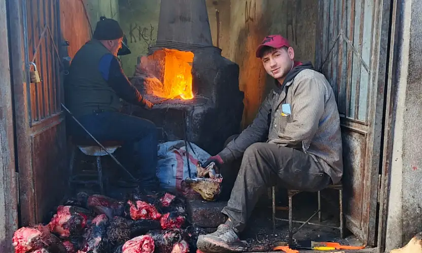 Siirt'te Kızgın Demirle Temizlenen Kelleler Sofralara Şifa Taşıyor