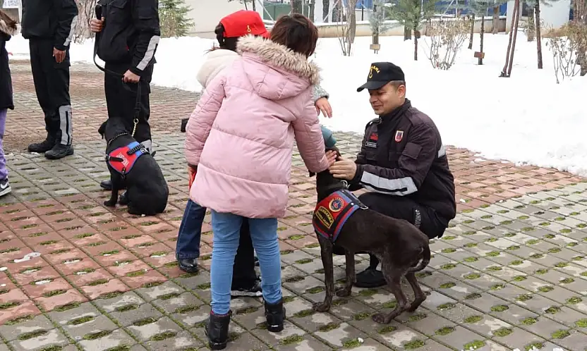 Siirt'te Koruma Altındaki Çocuklara Jandarmadan Farkındalık Etkinliği
