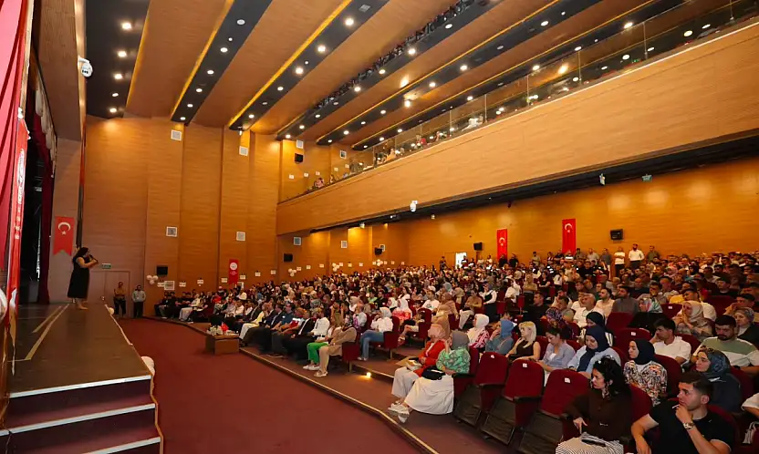 Siirt'te Koruyucu Aile Günü Konferansı Düzenlendi