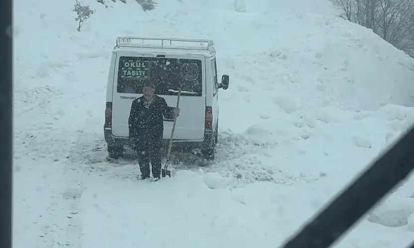 Siirt'te Mahsur Kalan Öğrenci Servisi Kurtarıldı