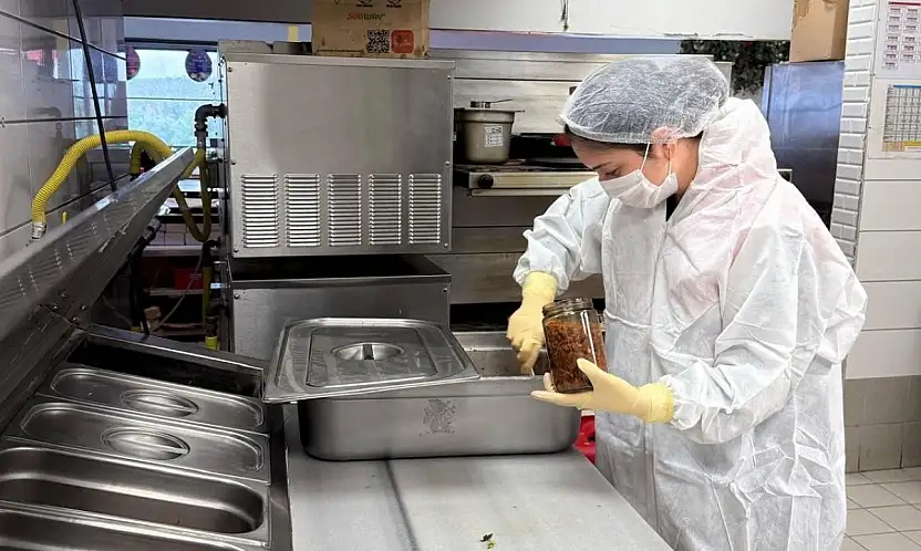 Siirt'te Market ve Gıda İşletmelerinden Alınan Numuneler Laboratuvara Gönderildi