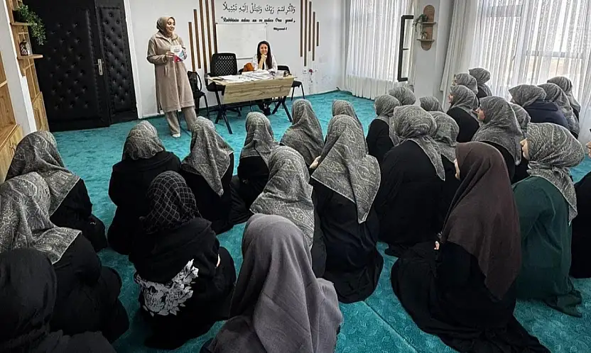 Siirt'te Medine Kız Kur'an Kursu'nda Öğrencilere Gelişim Odaklı Eğitim Verildi