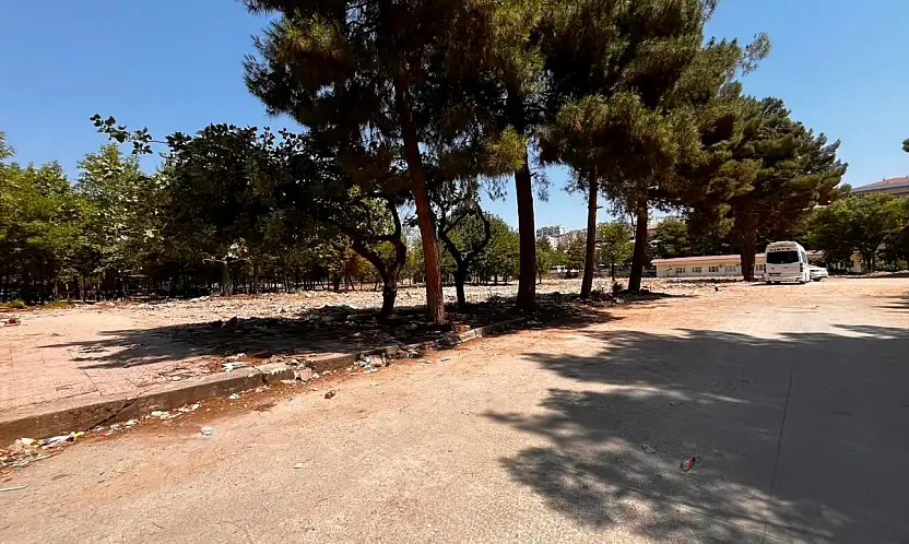 Siirt'te Millet Bahçesi Belirsizliği: Yıkım Yapıldı, Proje Neden Başlamadı?