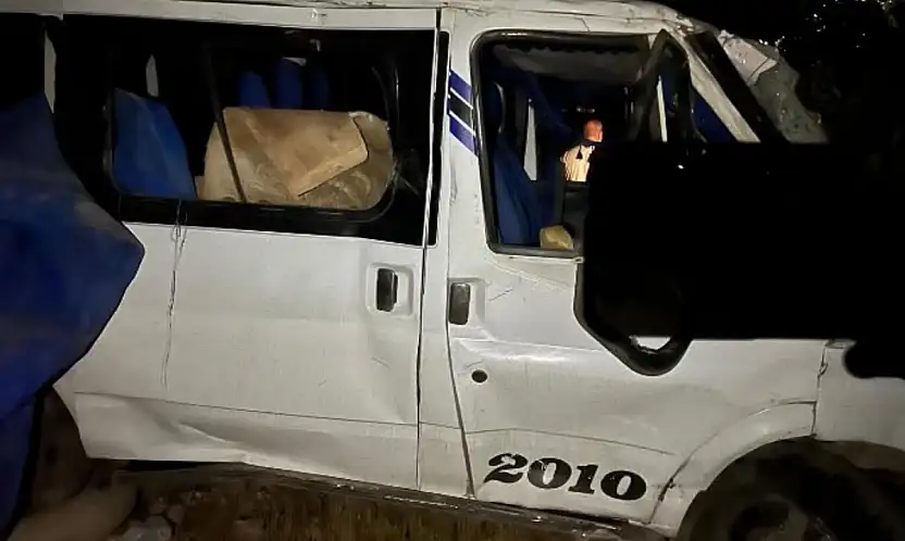 Siirt'te Minibüs Devrildi: Sürücü Kazayı Yara Almadan Atlattı