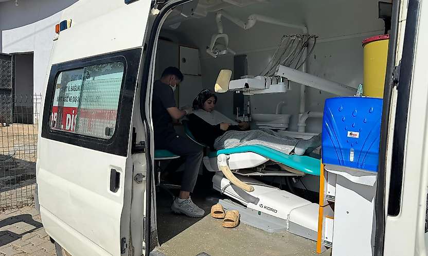 Siirt'te Mobil Diş Sağlığı Hizmeti Tuzkuyusu Köyü'nde Vatandaşlarla Buluştu