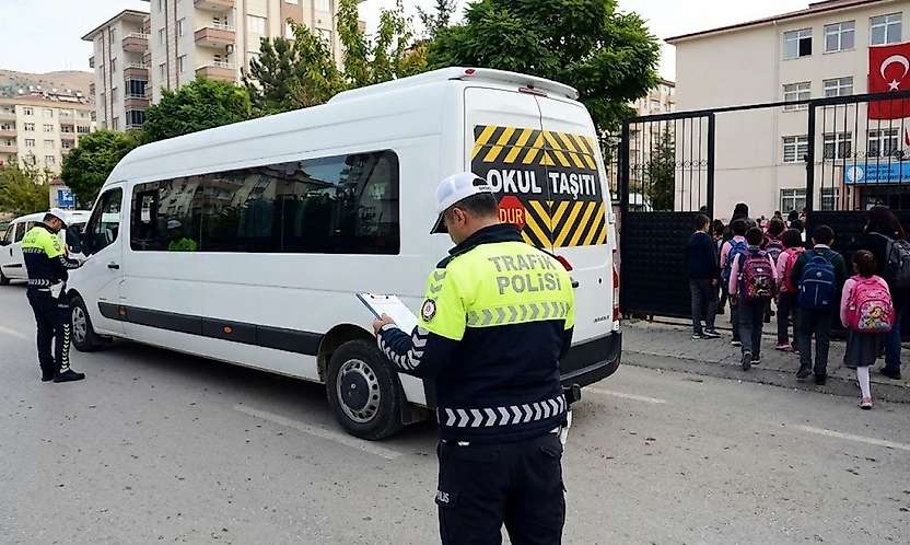 Siirt'te Okul Servislerine Sıkı Denetim: Kurallara Uymayanlara Ağır Cezalar Kesilmeye Başlandı