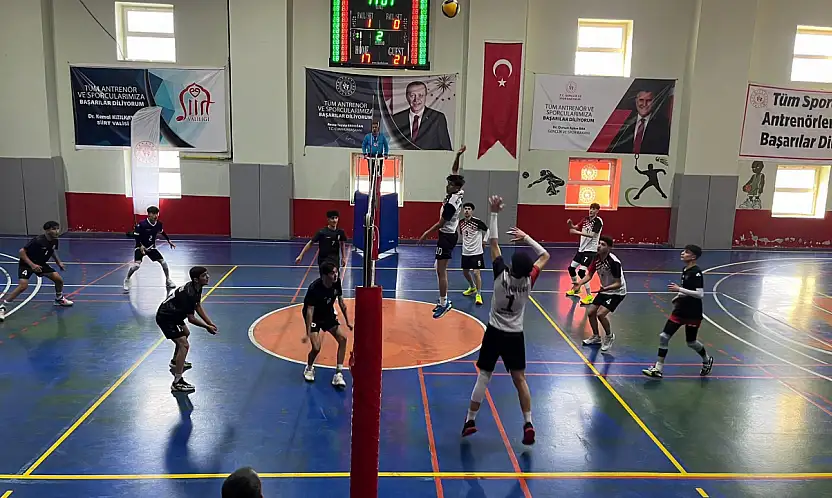 Siirt'te Okul Sporları Voleybol Gençler Grup Yarışmaları tamamlandı