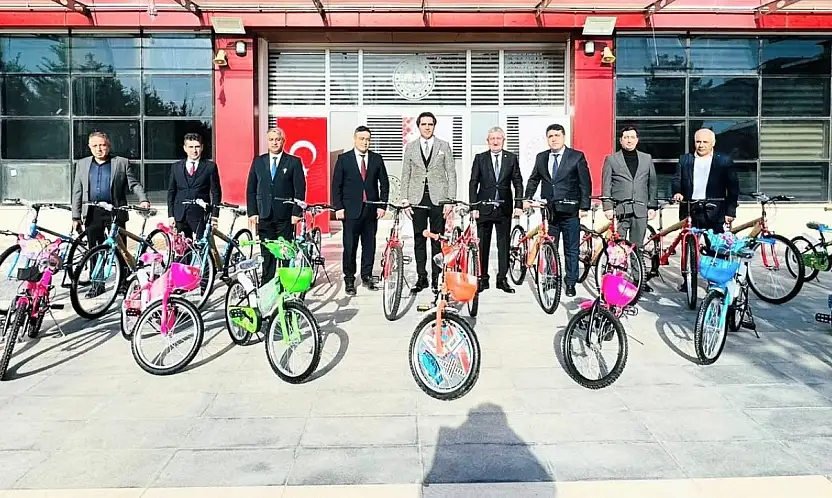 Siirt'te Okuma Kültürüne Teşvik: En Çok Kitap Okuyan Öğrencilere Bisiklet Ödülü