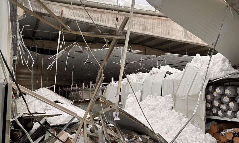 Siirt'te onlarca işçiye istihdam sağlayan tekstil fabrikasının çatısı çöktü