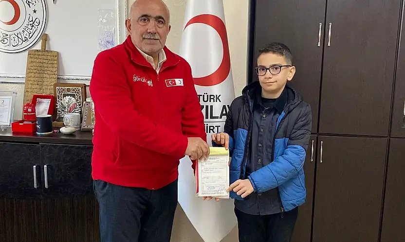 Siirt'te ortaokul öğrencisinden Gazze'ye bağış
