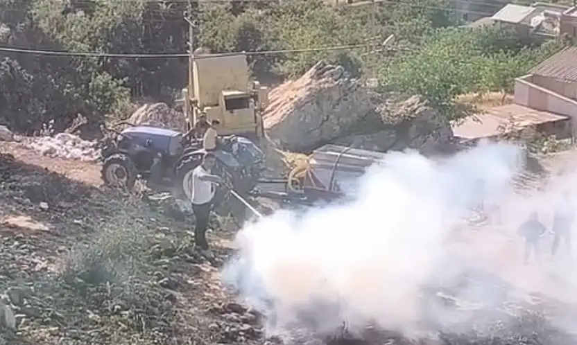 Siirt'te Otluk Alanda Çıkan Yangın Köylülerin Tankerlerle Müdahalesiyle Söndürüldü
