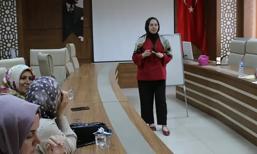 Siirt'te Özel Gereksinimli Çocuğu Bulunan Ailelere Grup Terapisi Desteği Verildi