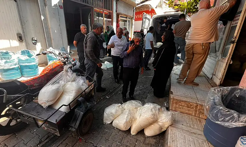 Siirt'te Peynir Kuyruğu: Vatandaşlar Sabahın Erken Saatlerinde Sıraya Giriyor - İşte 1 Kilo Peynirin Kilosu?