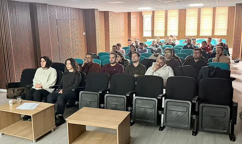 Siirt'te sağlık çalışanlarına tütün bağımlılığıyla mücadele eğitimi