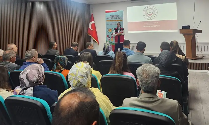 Siirt'te Sağlık Personeline Koruyucu Aile Eğitimi Verildi
