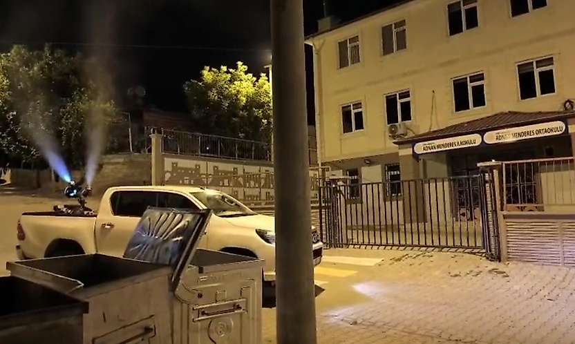 Siirt'te Sinek, Haşere ve Kenelere Karşı İlaçlama Çalışmaları Sürüyor