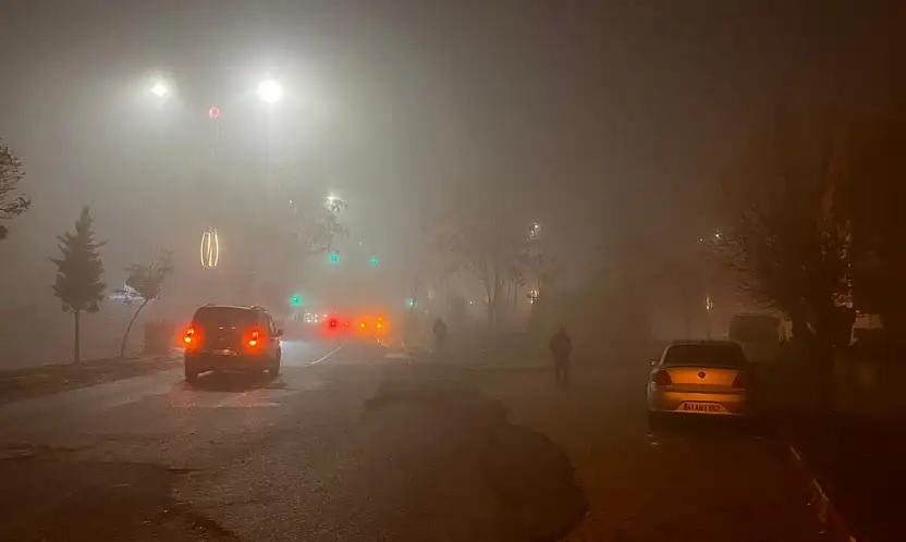Siirt'te sis etkili oldu: Görüş mesafesi 50 metreye kadar düştü