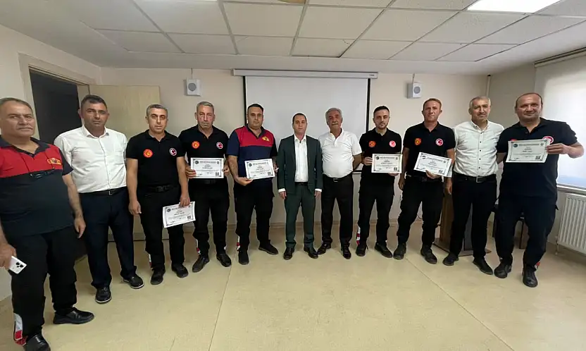 Siirt'te Su Altı Kurtarma Ekibi Profesyonel Oldu: Belgeleri Vali Yardımcısı Birkan Tatlısöz Verdi