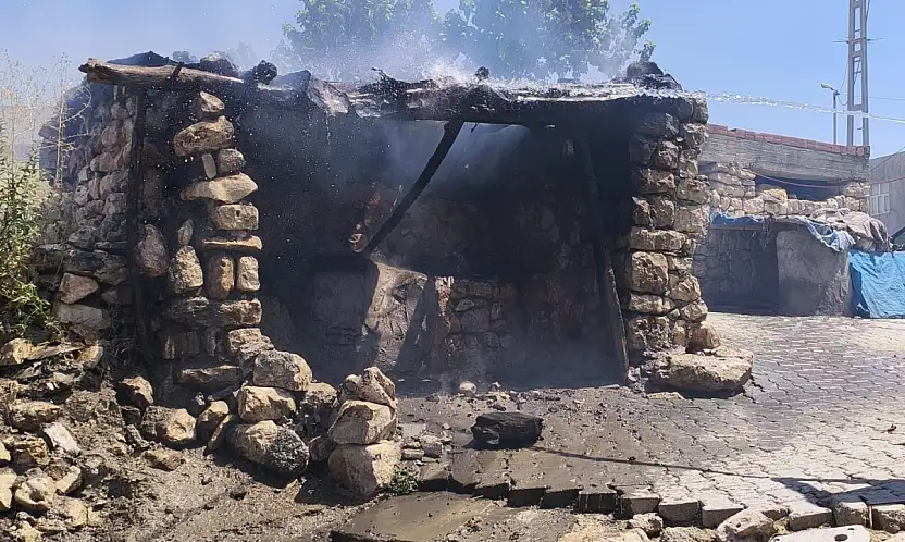 Siirt'te Tandırda Ekmek Yapmak İsteyen Kadınlar Kendilerini Yakıyordu!