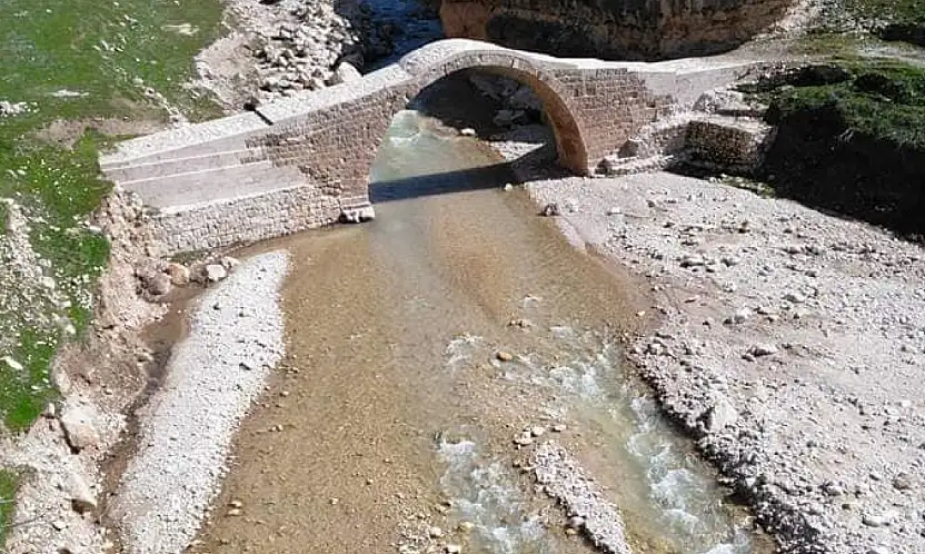 Siirt'te Tarihi Gira Xane Köprüsünün Baraj Suları Altında Kalmadan Önce Çekilen Son Fotoğrafları