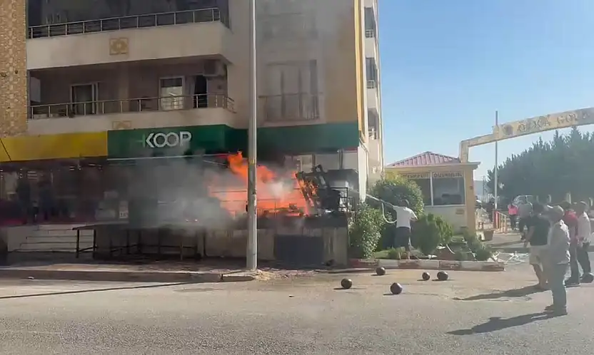 Siirt'te Tarım Kredi Kooperatif Marketi Önünde Yangın Paniği
