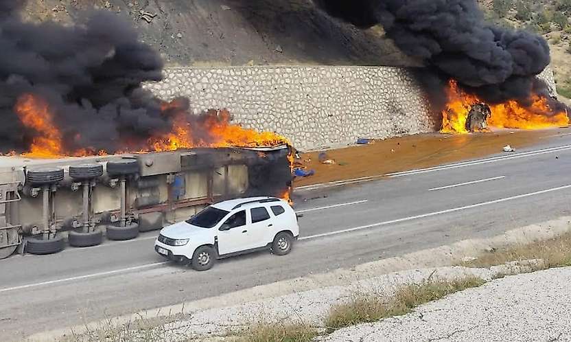 Siirt'te Tırda Patlama! Alev Alev Yandı