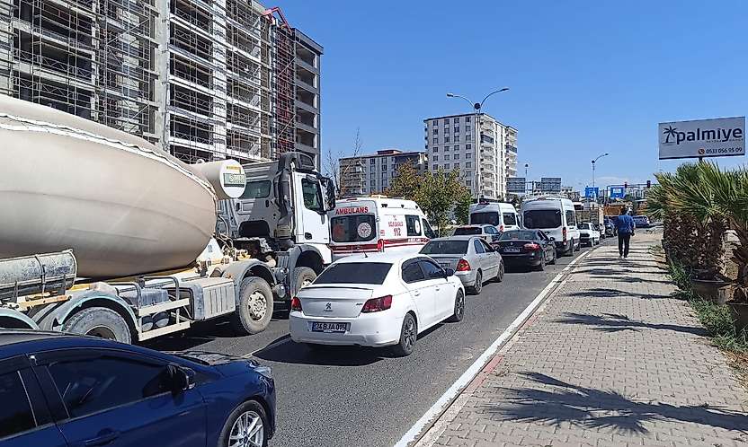 Siirt'te Trafik Yükü Artıyor: Okulların Açılmasıyla Yoğunluk Oluşan Ford Kavşağı Çözüm Bekliyor