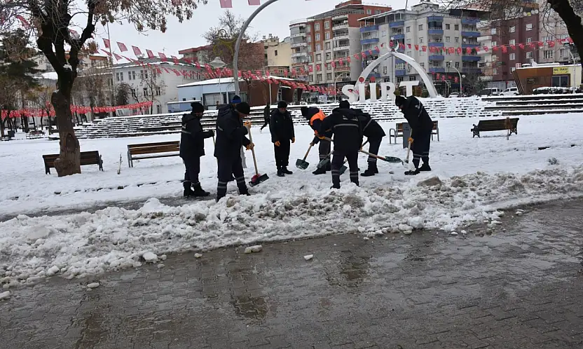 Siirt'te Ulaşım İçin Karla Mücadele Çalışmaları Yürütülüyor