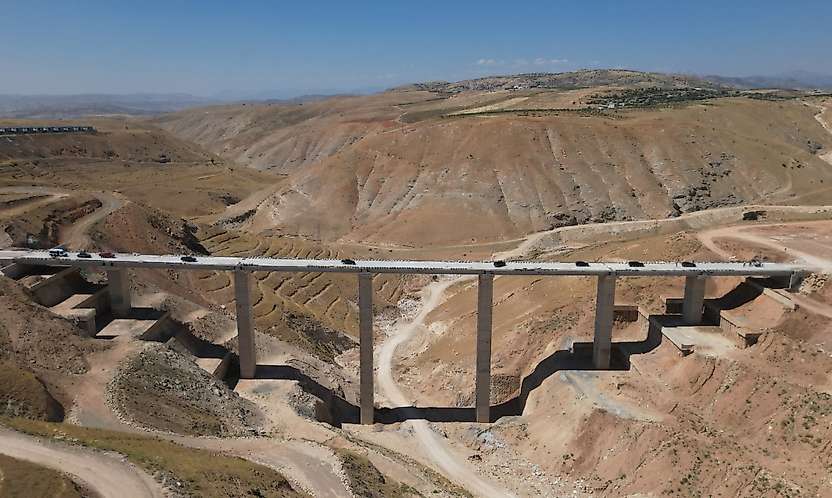 Siirt'te Ulaşım Yatırımları Sahada İncelendi: Havalimanı, Kezer Köprüsü ve Pervari Yolu Çalışmalarında Son Durum Açıklandı