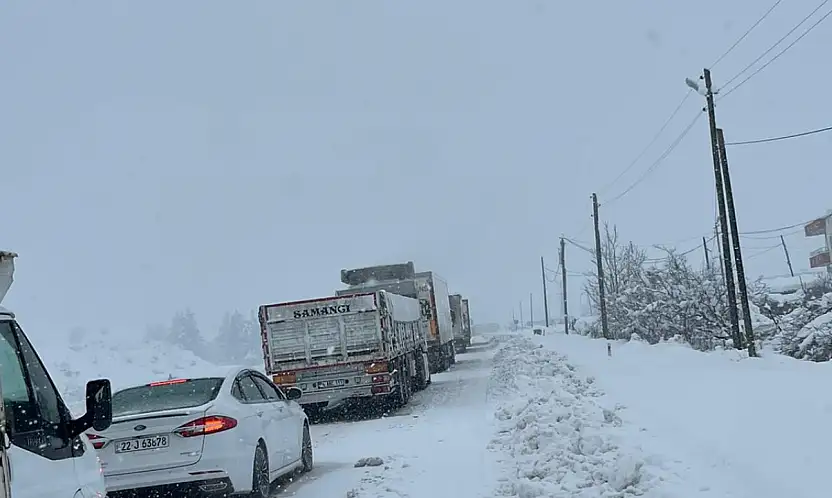 Siirt'te Uluslararası Yol Trafiğe Kapalı! Yüzlerce Araç Kuyruğu Oluştu