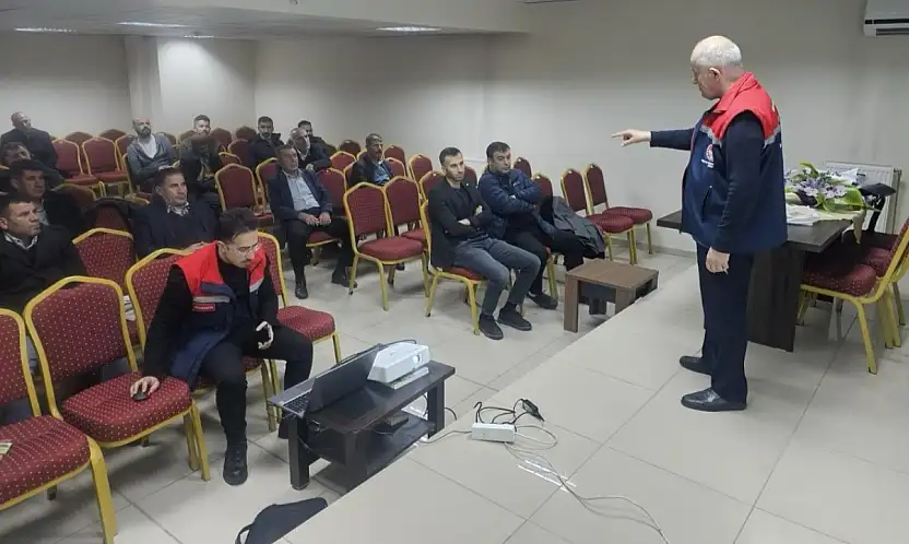 Siirt'te üreticilere fıstıkta verimi artırma teknikleri anlatıldı