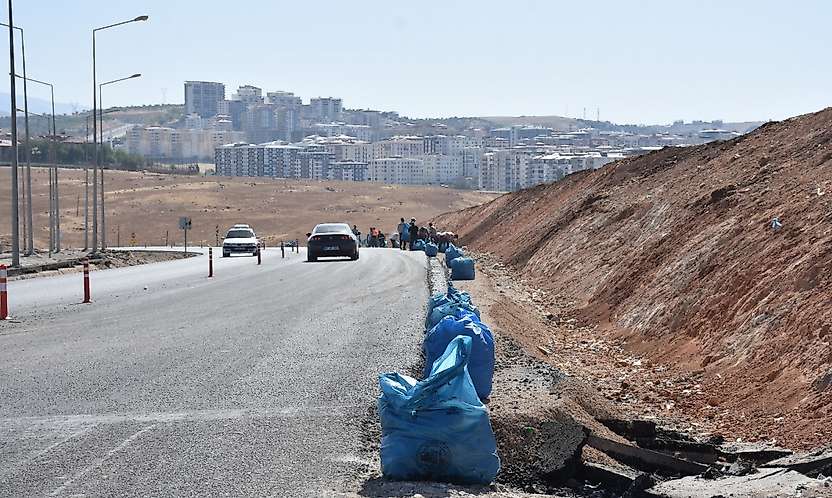 Siirt'te Vatandaşların Kirlettiği Alandan 220 Torba Çöp Toplandı