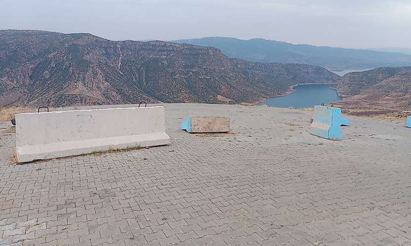 Siirt'te Yamaç Paraşütü Rampasında Tehlike: Beton Bloklar Yerinden Oynatıldı
