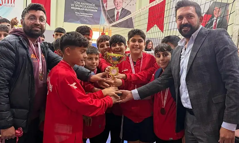 Siirt'te Yıldızlar Voleybol Müsabakaları Tamamlandı! İşte Şampiyon Olan Okullar