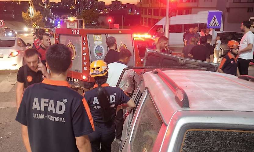 Siirt'te Zincirleme Trafik Kazası: 2 Yaralı